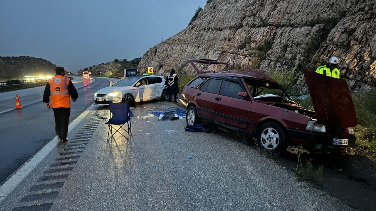 TAG Otoyolu'nda trafik kazası: 2 kişi öldü, 7 kişi yaralandı