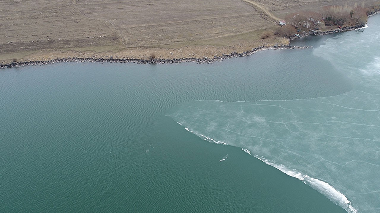 Çıldır Gölü'nde baharın gelişi dronla görüntülendi