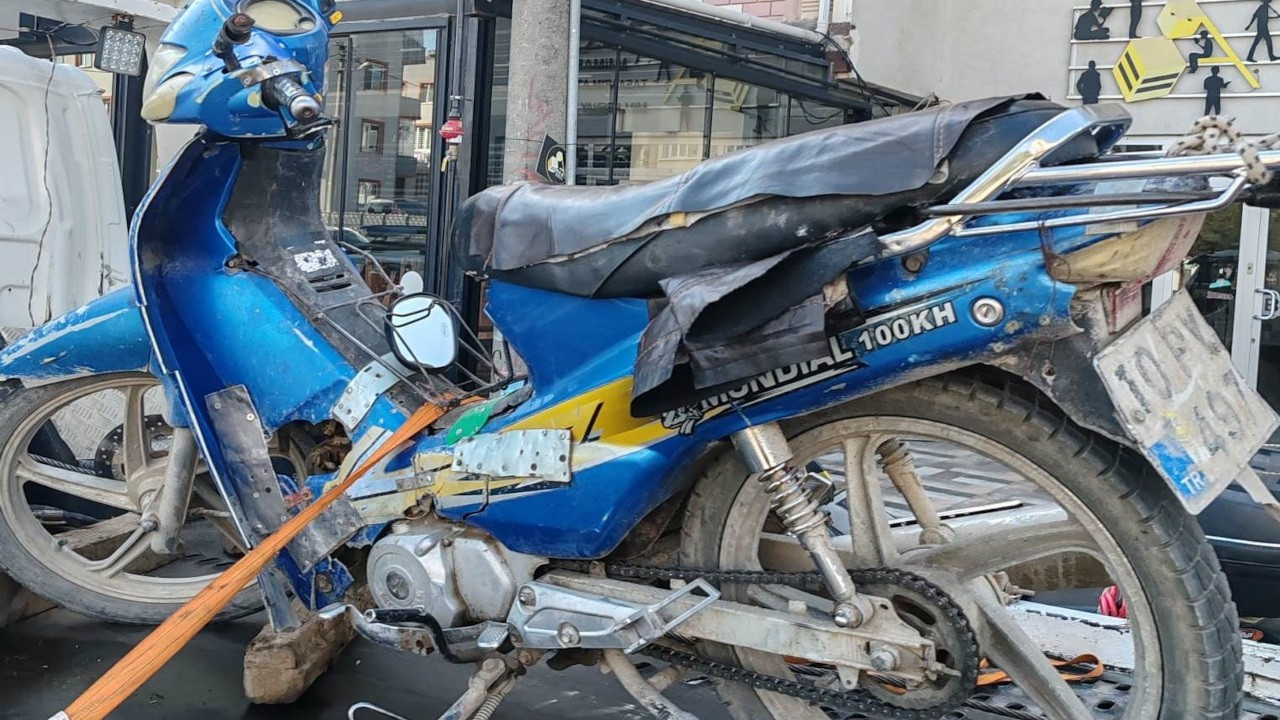 Bandırma'da motosiklet kazası: Sürücü öldü, arkadaşı yaralandı