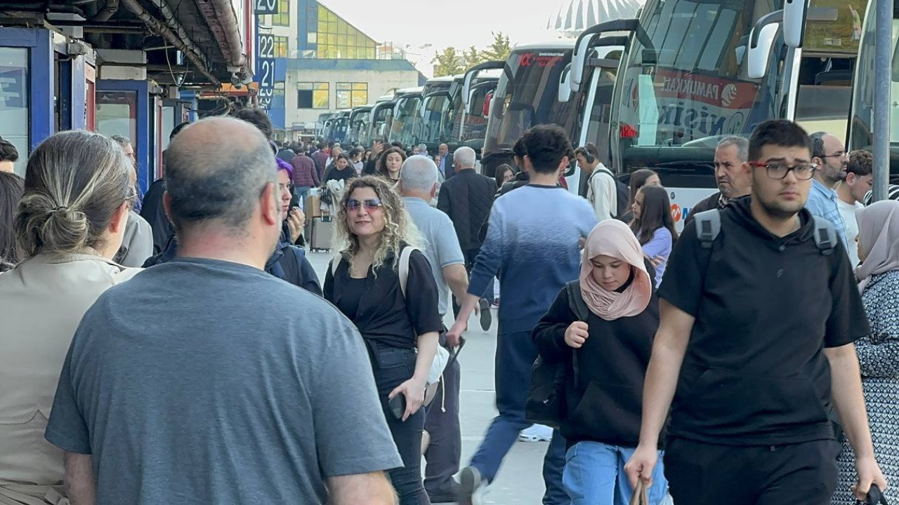 İstanbul otogarında dönüş yoğunluğu