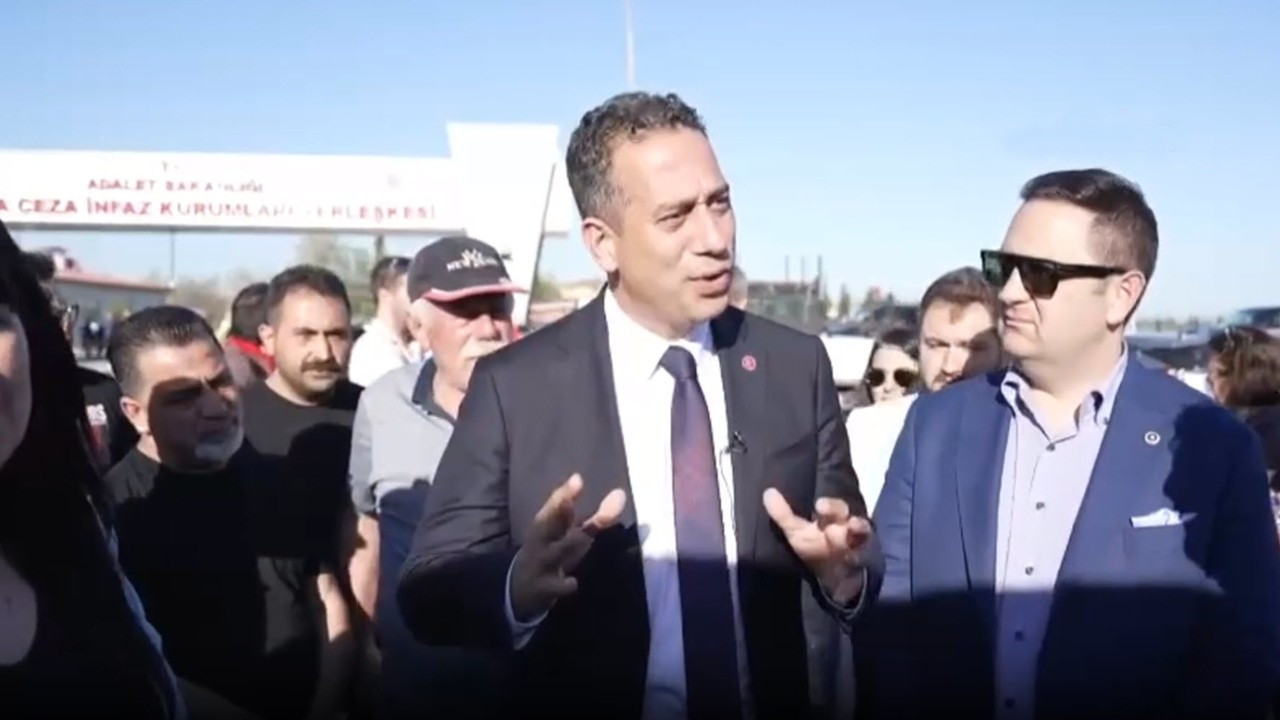 CHP heyetinden cezaevindeki Başkan Kocagöz'e ziyaret: Tek suçu 30 yıl sonra Kepez'i kazanmak