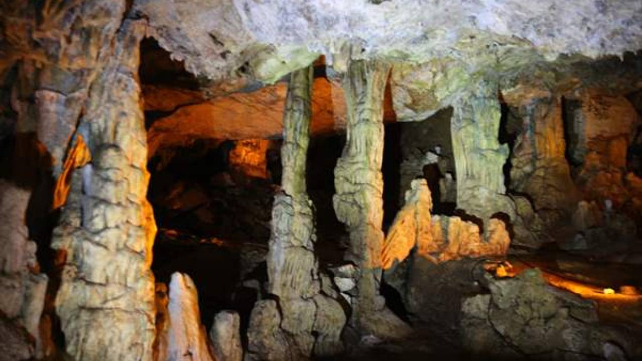 Tokat'ta Ballıca Mağarası'nı bayram tatilinde 16 bin 200 kişi gezdi