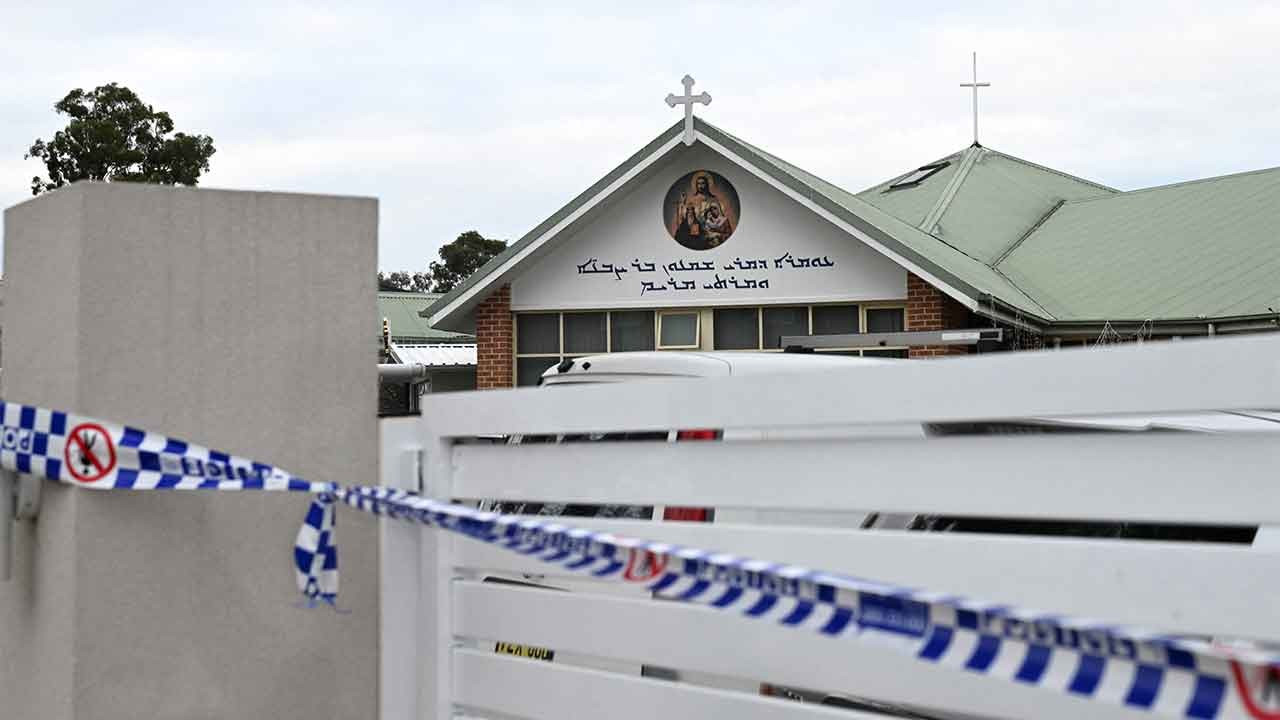Sidney'de kilisede bıçaklı saldırı: Polisten 'terör eylemi' açıklaması