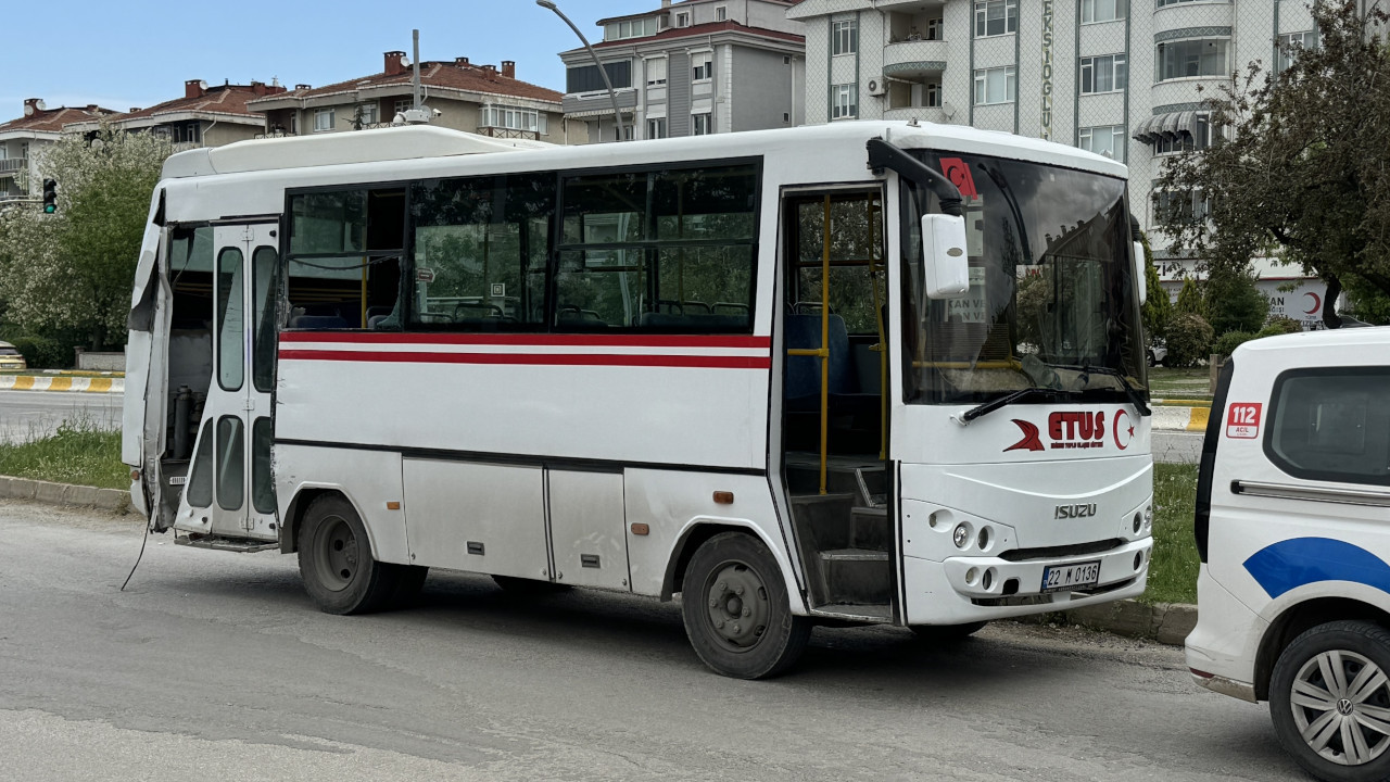Edirne'de kamyon ve minibüs çarpıştı: 1 yaralı