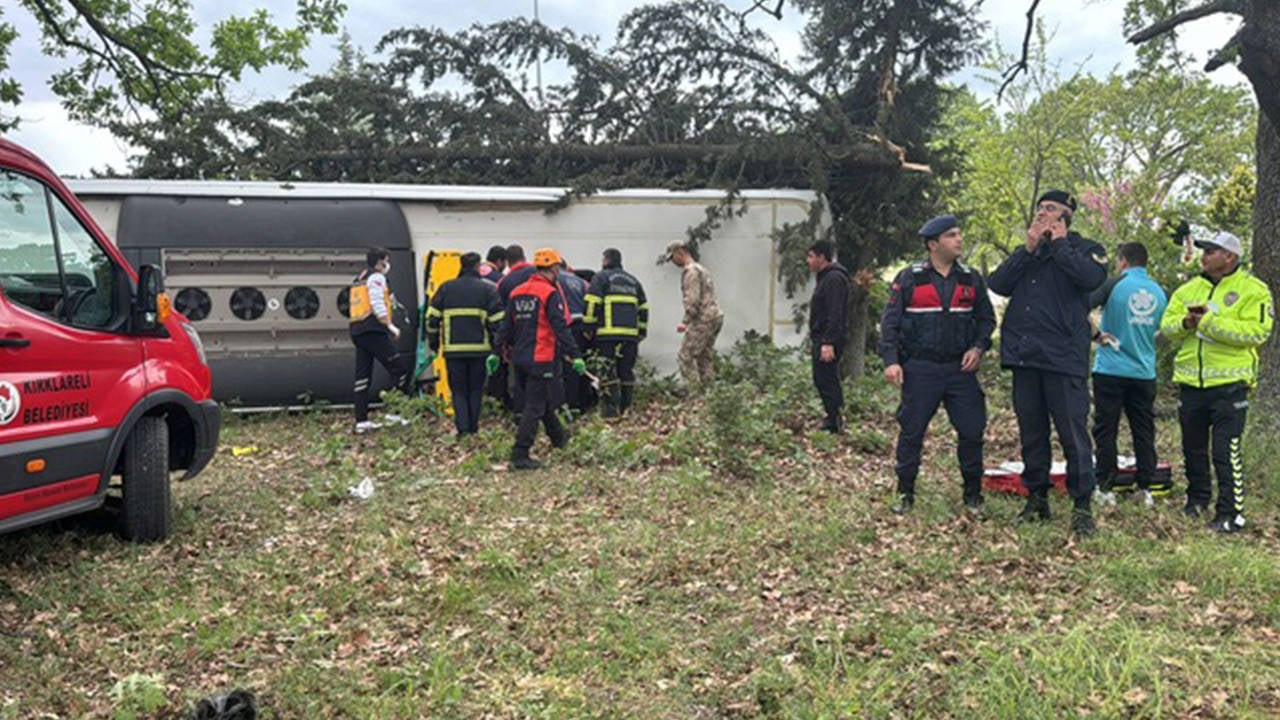 Kırklareli'nde yolcu otobüsü devrildi: Çok sayıda ambulans sevk edildi