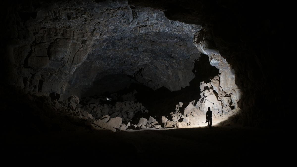 İnsanlar 7 bin yıl önce dev bir lav tünelinin içinde yaşıyordu - Sayfa 1