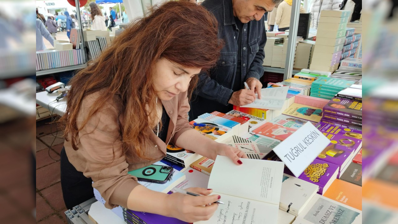 Yazar Beyda Yıldız, İzmir'de okuyucuyla buluştu: Bir yas ve bellek romanı