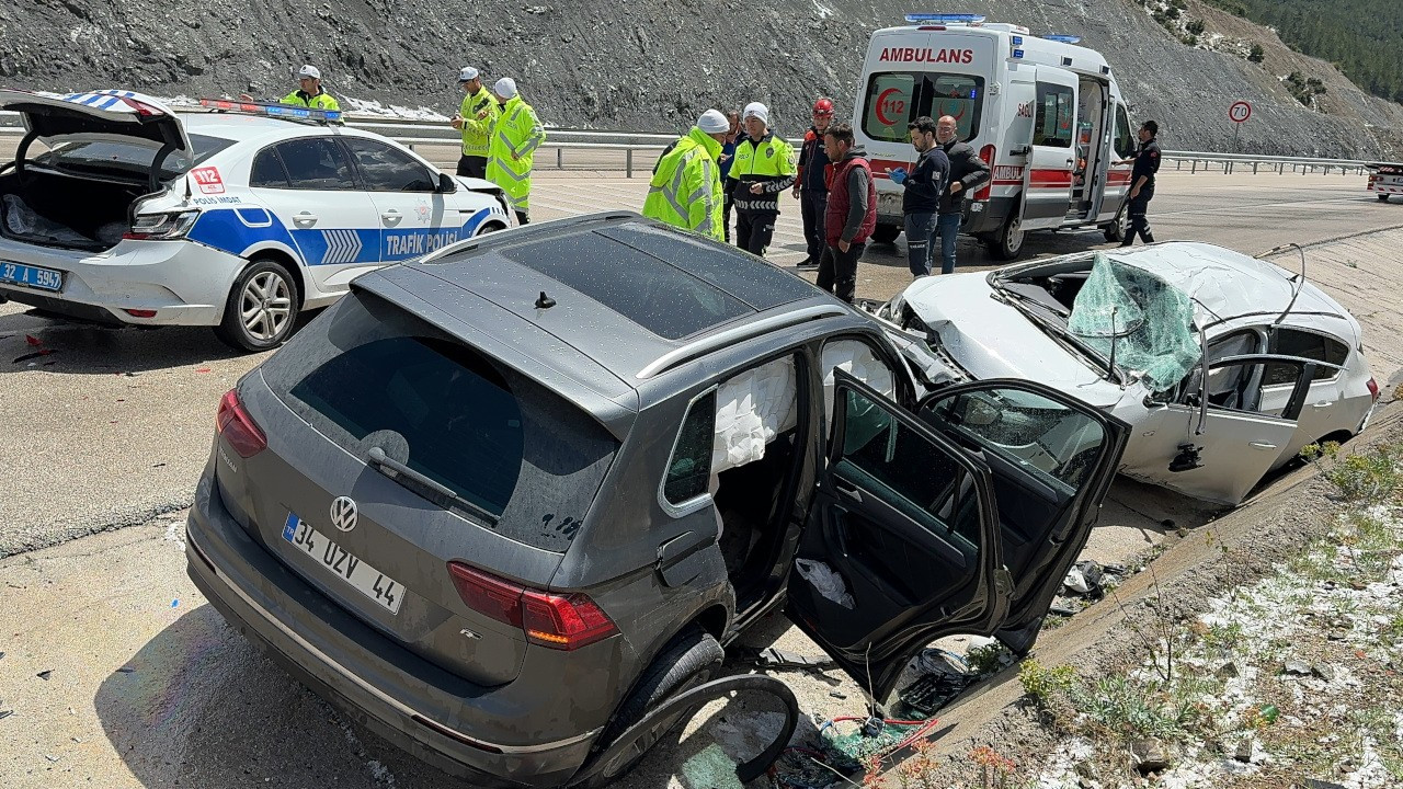 Kaza yerinde polis aracı ve ambulansa çarptı: 10 yaralı