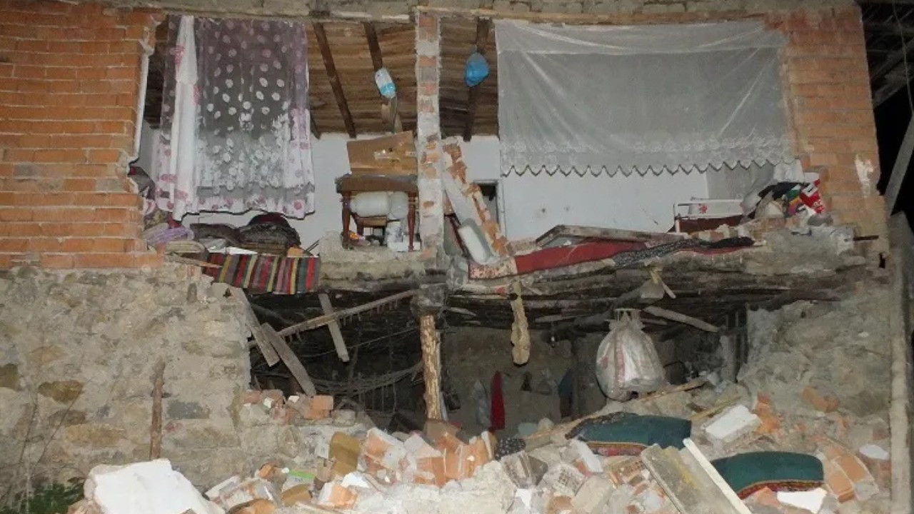 Tokat'taki depremde zarar gören minarelerin yıkımına başlandı