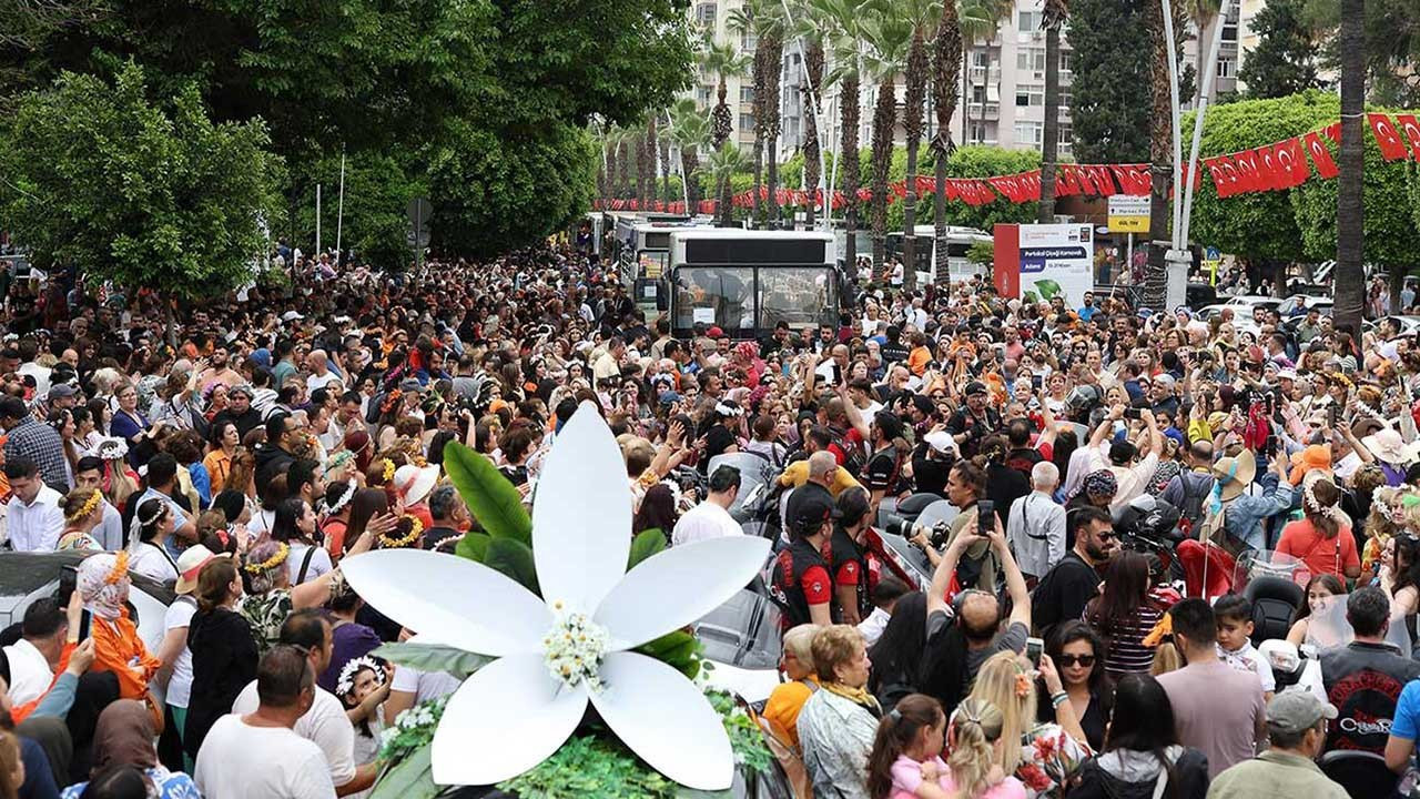 Portakal Çiçeği Karnavalı'nda 1.5 milyon kişi Adana'da buluştu