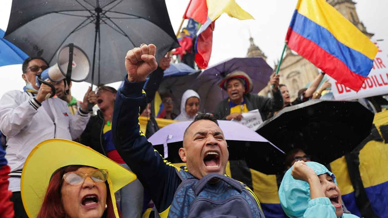 Kolombiya'da hükümetin politikaları protesto edildi