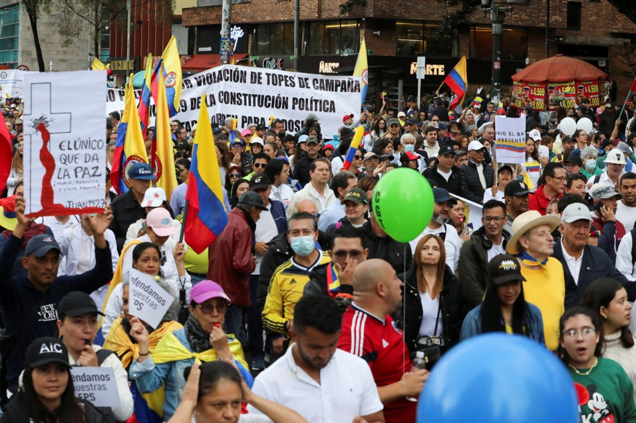 Kolombiya'da hükümetin politikaları protesto edildi - Sayfa 3
