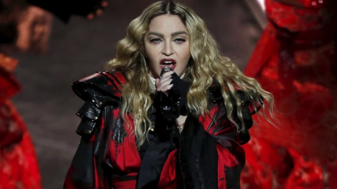 Madonna'ya 'cinsel içerikli konser' davası