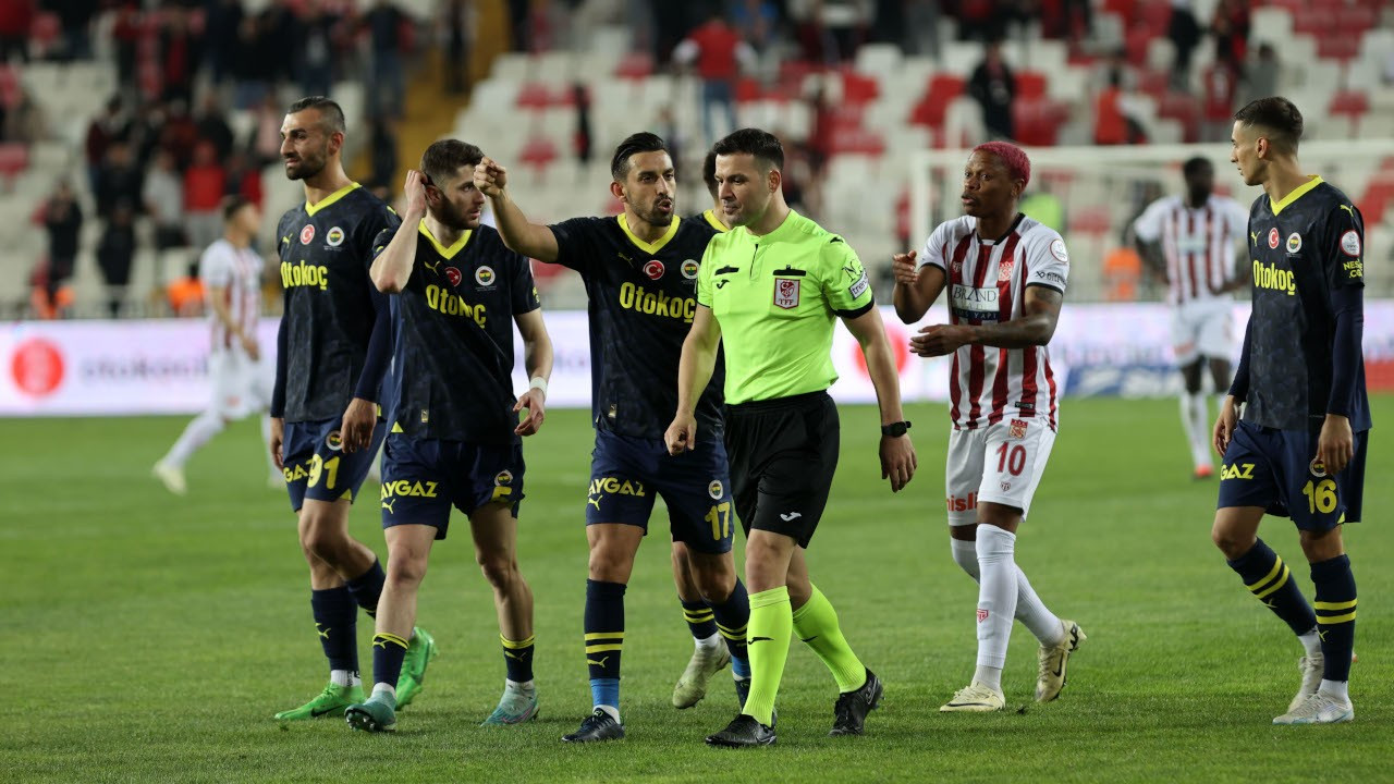 VAR kayıtları açıklandı: Sivasspor-Fenerbahçe maçındaki penaltı pozisyonunda neler konuşuldu?