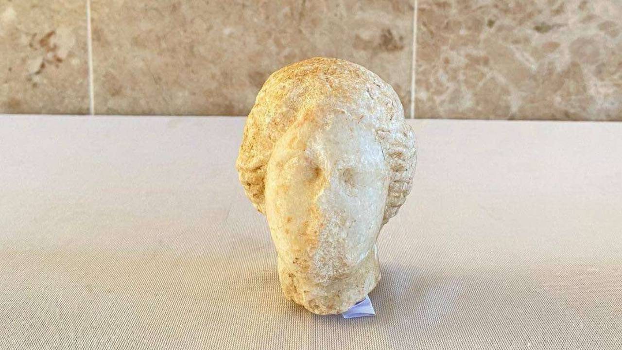 Aydın'da kaçak kazı operasyonu: 2 bin yıllık heykel başı ele geçirildi