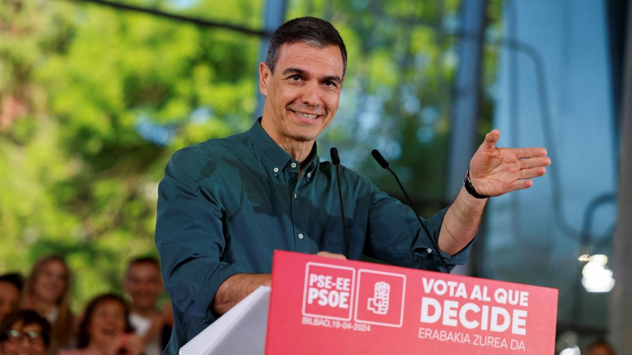 İstifası gündemde olan İspanya Başkanı Sanchez'de destek: 'Diren Pedro'