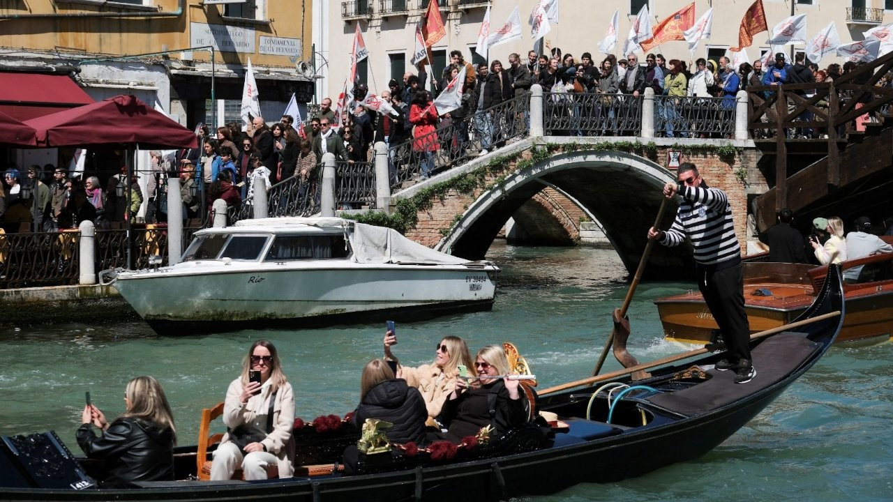 Venedik 'ayakbastı' ücretinden 11 günde 1 milyon euro kazandı