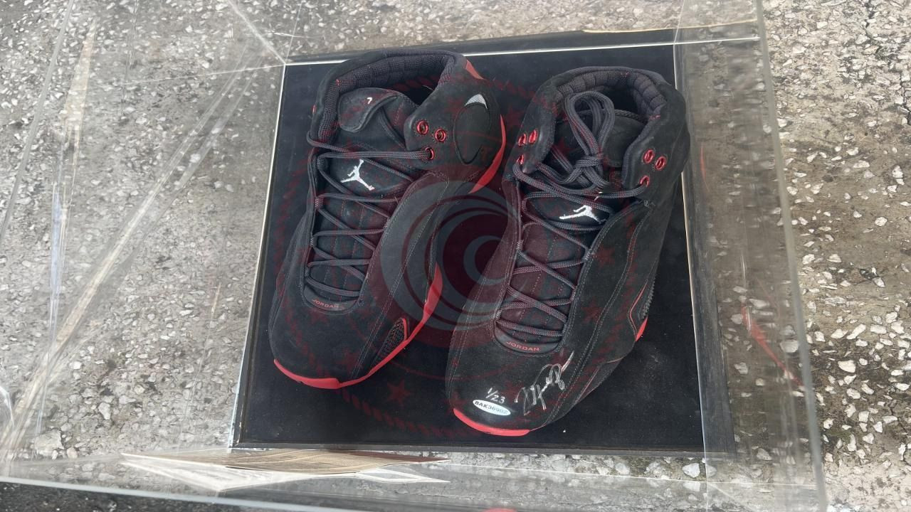 Bakanlıktan satılık: Michael Jordan imzalı 3 çift ayakkabı - Sayfa 3