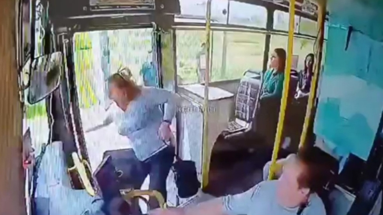 Otobüsün açık kapısından düşen kadın ağır yaralandı