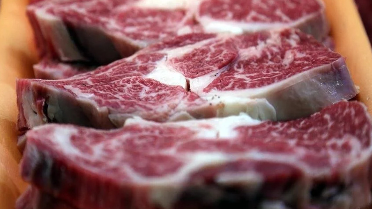 Şenkaya Belediyesi seçim günü fatura edilen 425 kilogram eti arıyor