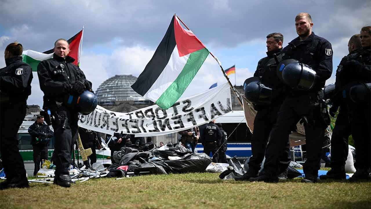 Almanya polisinden meclis önündeki 'Gazze'ye destek' kampına yasak