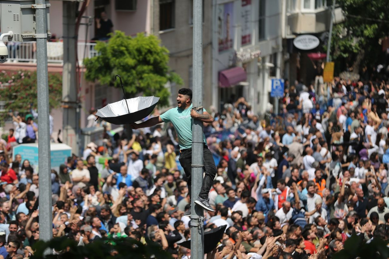 Manisa'da 7 ton mesir macunu halka saçıldı - Sayfa 4