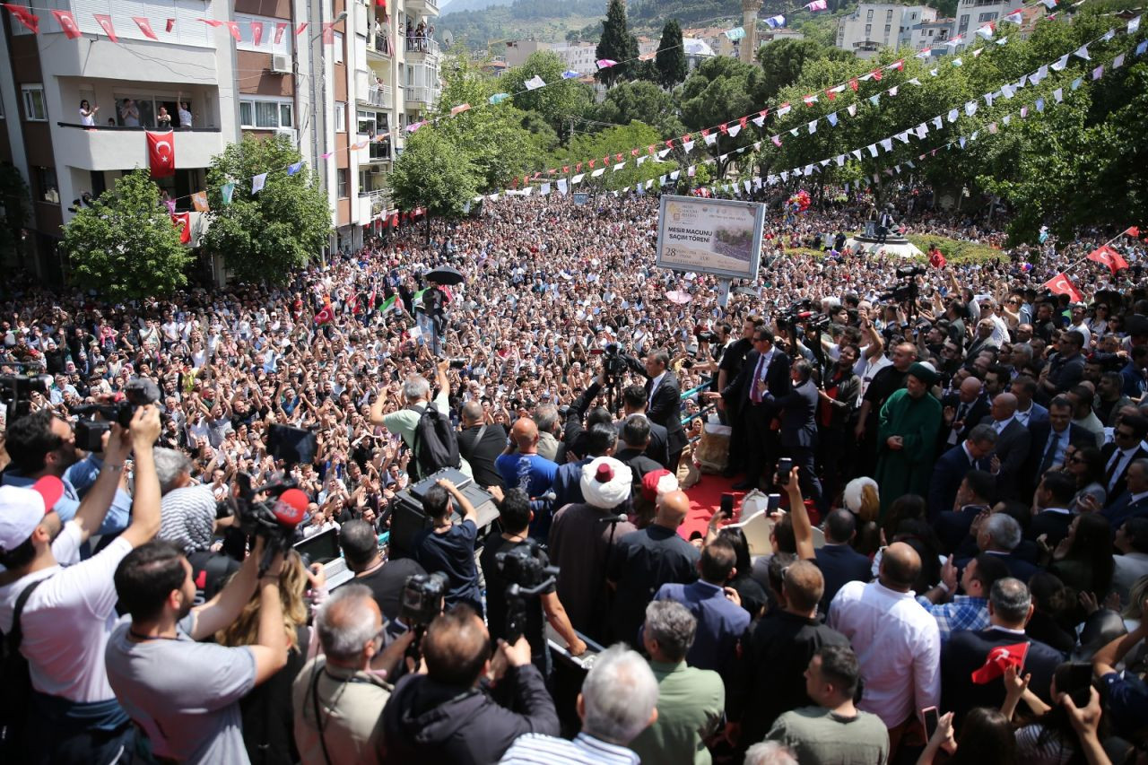 Manisa'da 7 ton mesir macunu halka saçıldı - Sayfa 3