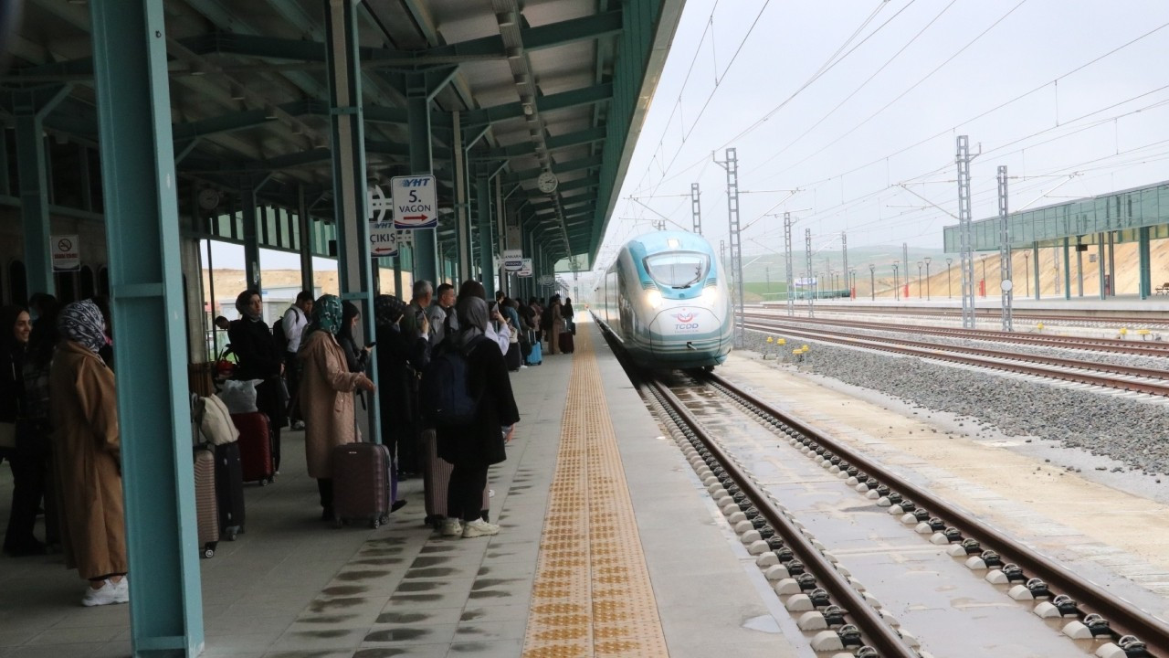 Yozgat ulaşımda YHT'ye ilgi gösteriyor: 1 yılda 276 bin yolcu kullandı