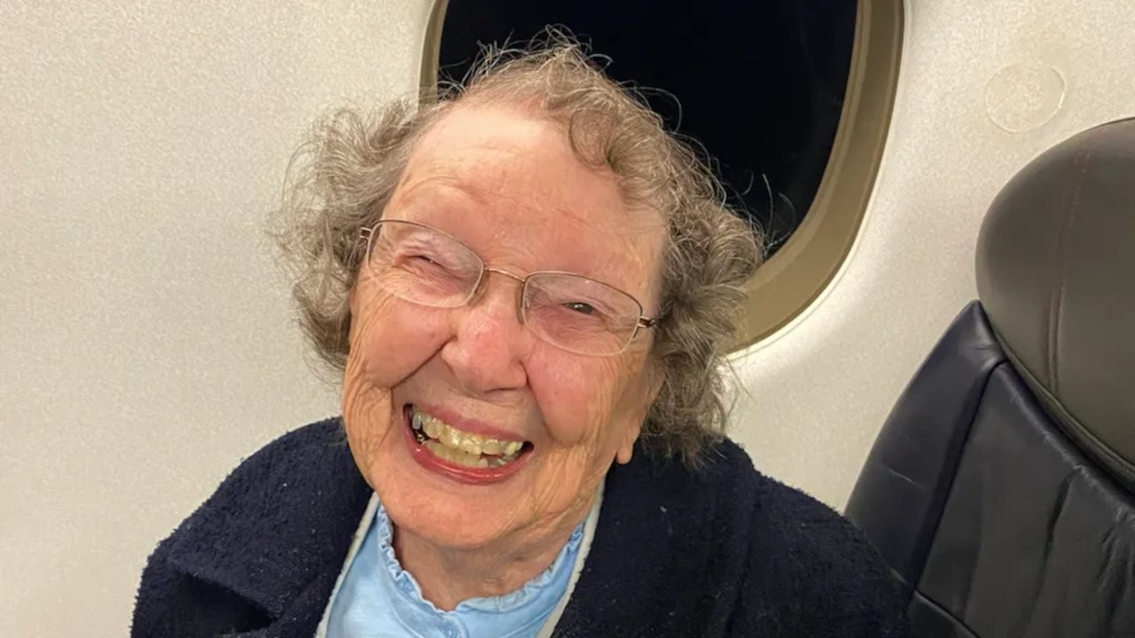 101 yaşındaki kadını uçuşa bebek olarak kaydettiler