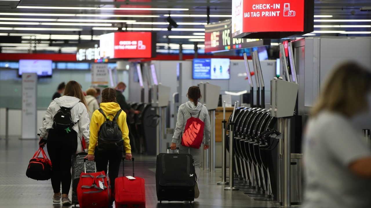 İstanbul'a giden 2 yolcunun bavulunda 700 bin euro bulundu