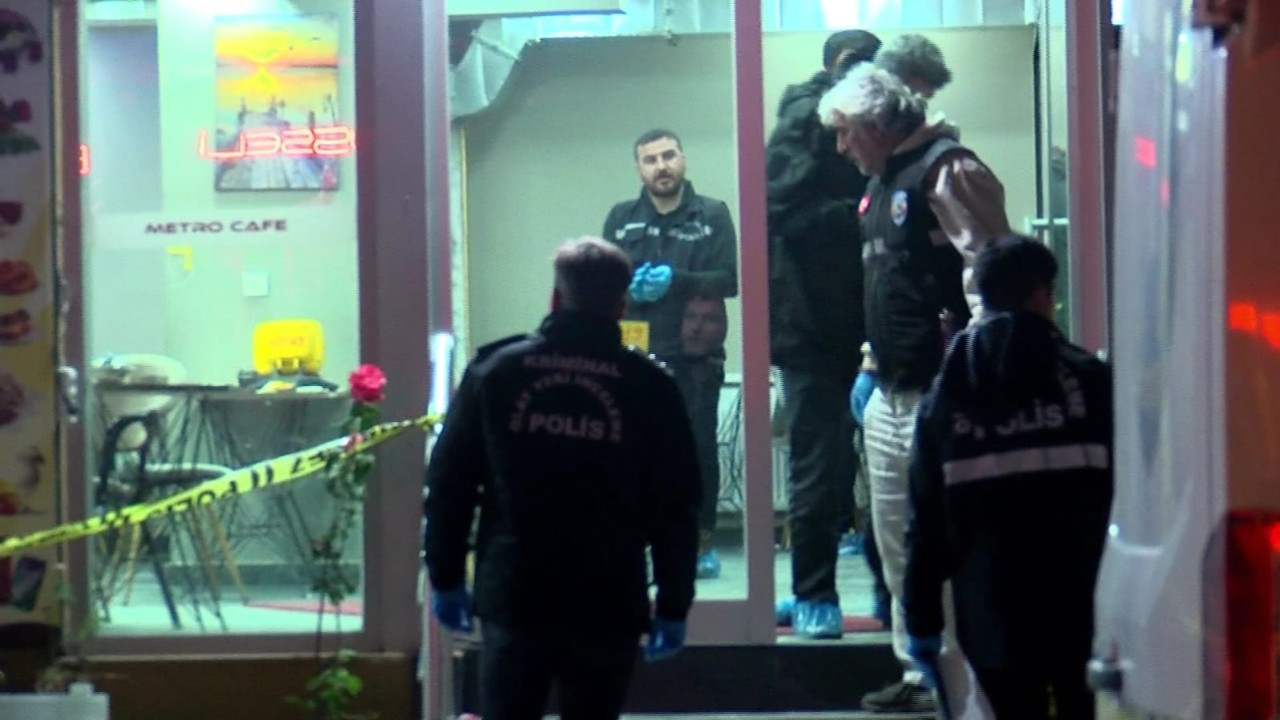 Bağcılar'da kafeye silahlı saldırı: 3 kişi yaralandı