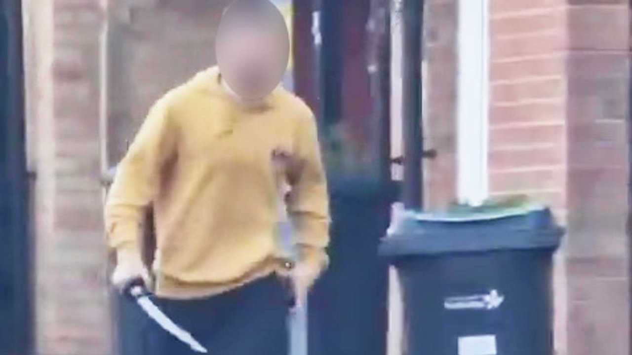 Londra'da kılıçlı saldırgan aracıyla eve daldı: 13 yaşındaki çocuk öldü