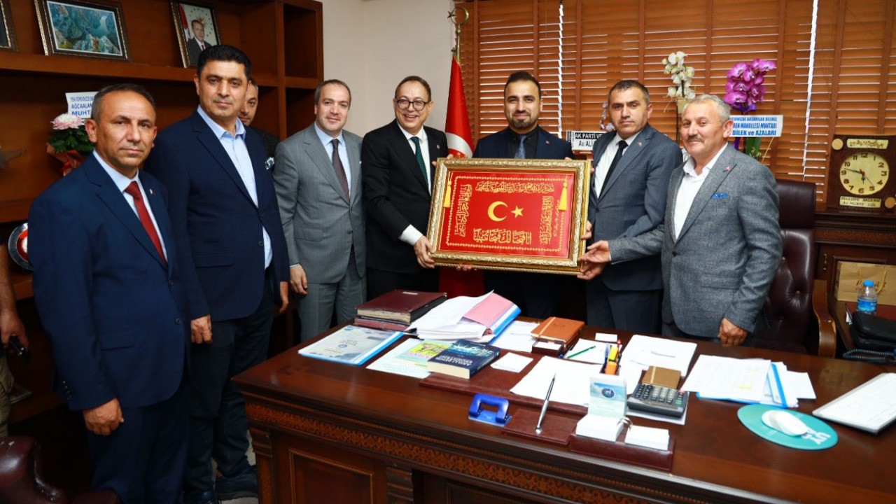 MHP'li İlyas Topsakal, Vezirköprü Belediye Başkanı Gül'ü ziyaret etti