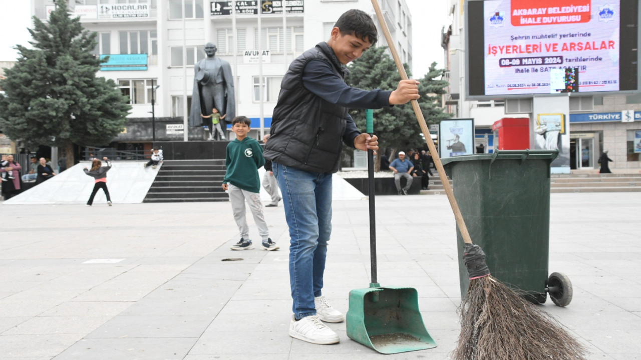 Aksaray'da 'Sokakları temizler misiniz?' sorusu: 'Hiç kolay değil'