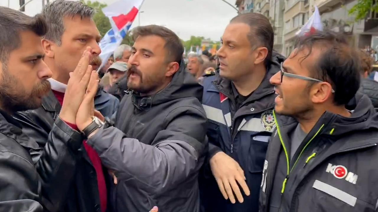 Erkan Baş'tan müdahale eden polise tepki: 'Bağırma'