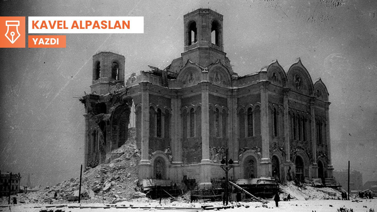 Moskova Yazıları | Bir hayalle patlatılan katedralin dönüşümü