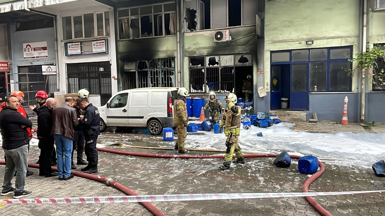 İkitelli OSB'de bir iş yerindeki yangın söndürüldü