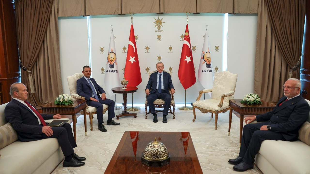 Erdoğan-Özel zirvesindeki boş koltuk detayı gündem oldu