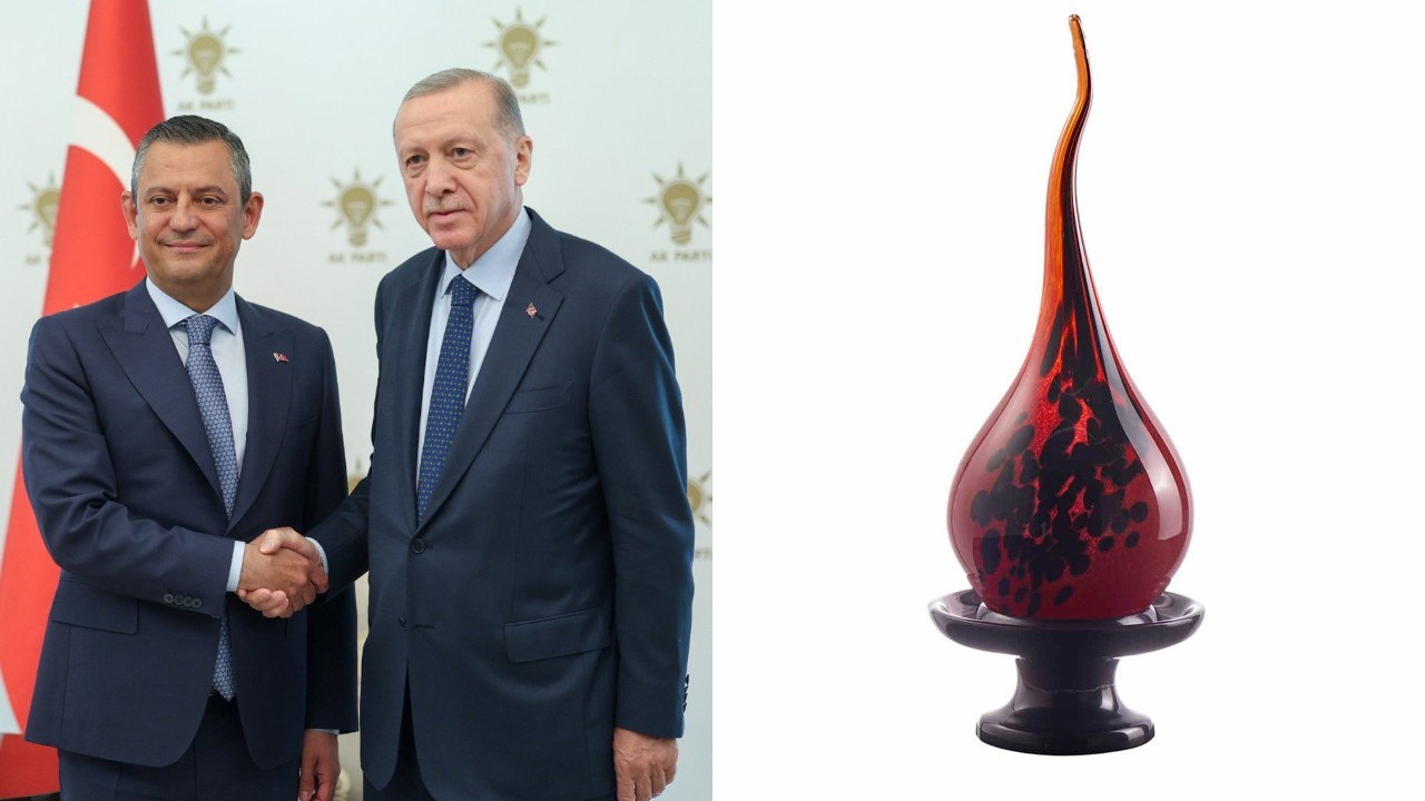 Özel'den Erdoğan'a hediye: 'Cumhuriyet Ateşi'
