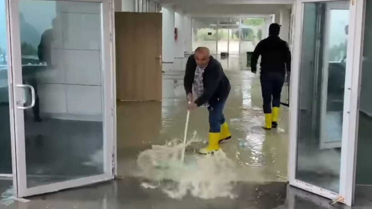 Malatya'da yollar göl oldu