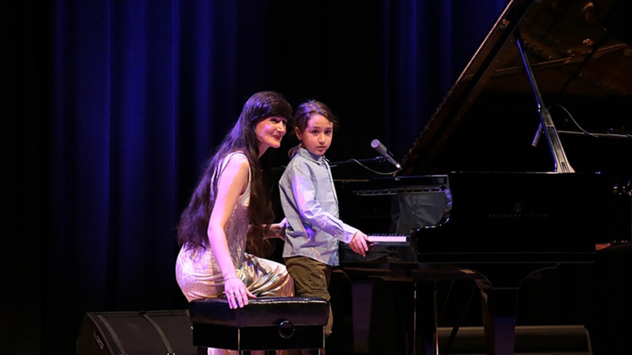Caz piyanisti Zadeh, oğlu ile beraber ilk kez İzmir'de sahneye çıkacak