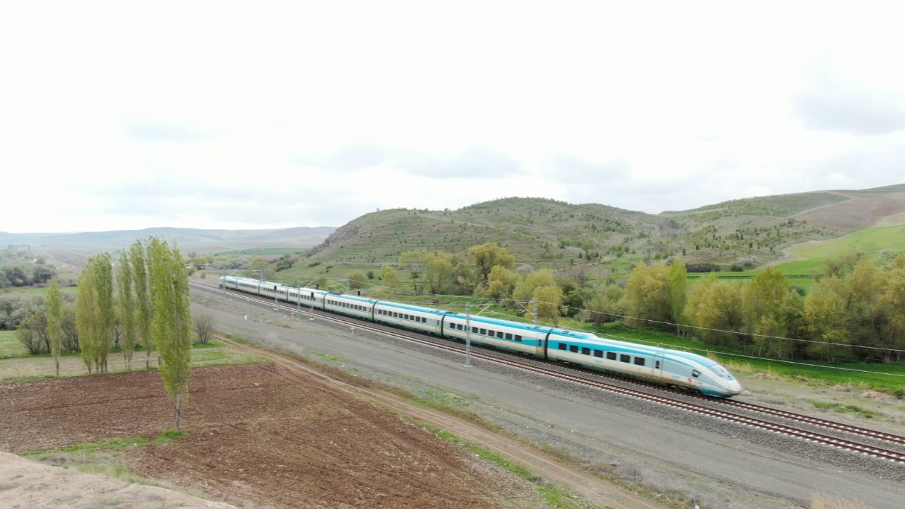 İstanbul-Sivas arası ekspres yüksek hızlı tren seferleri başladı