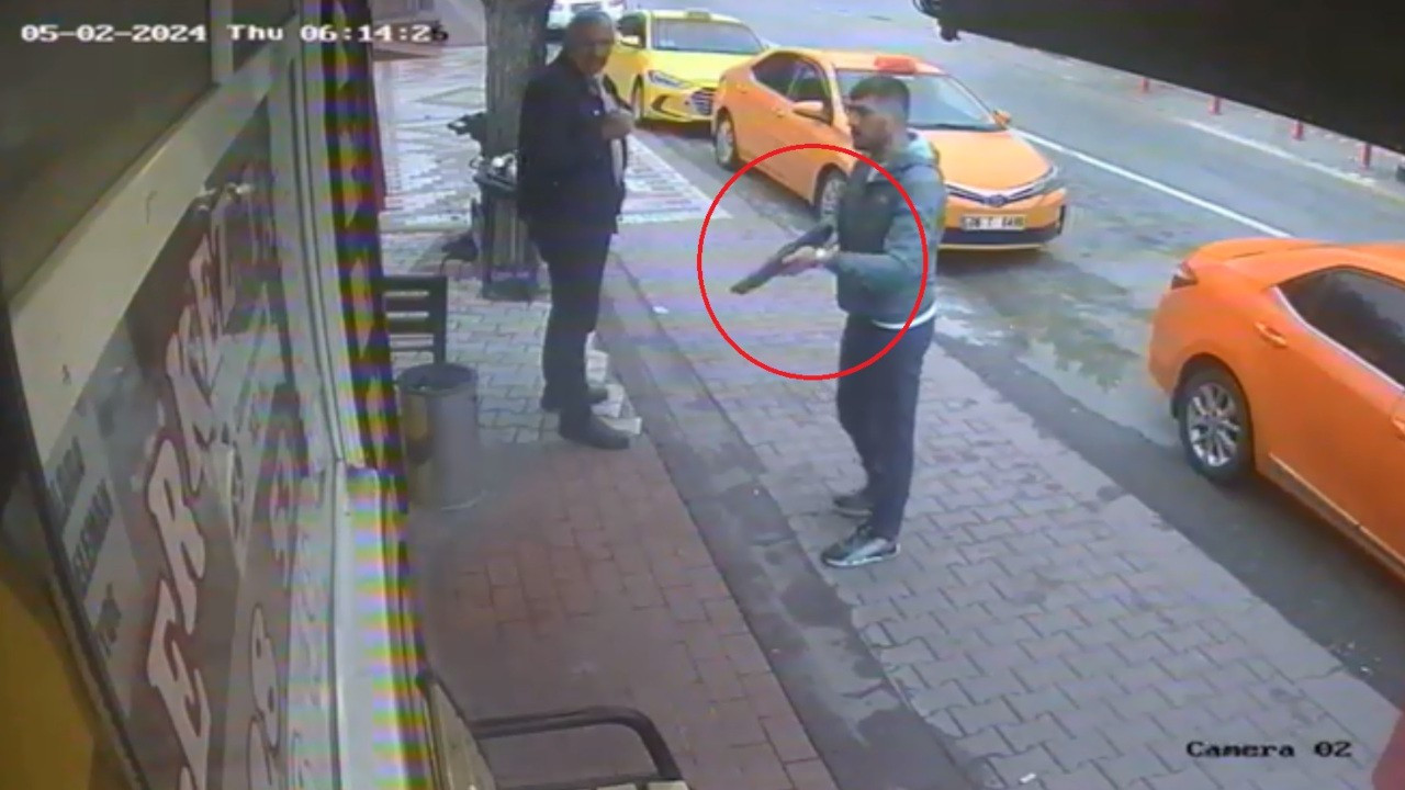 Haraç vermeyen taksi durağına pompalıyla saldırdı