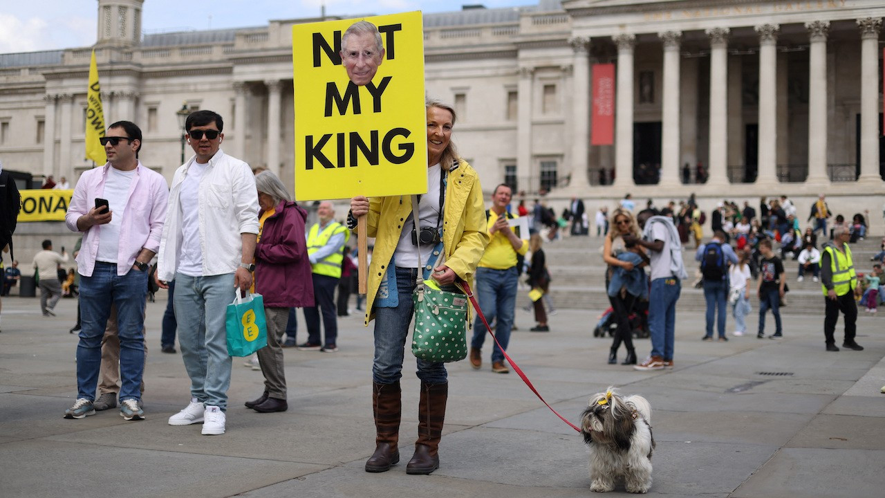 İngiltere'de bir ilk: Monarşi karşıtları 'Cumhuriyet Günü'nü kutladı
