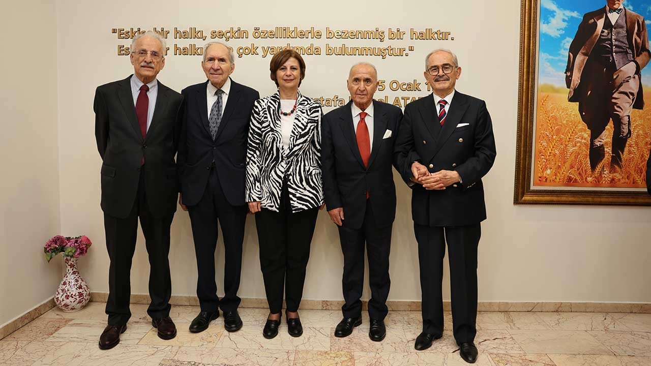 Eski CHP Genel Başkanları Ayşe Ünlüce'yi ziyaret etti