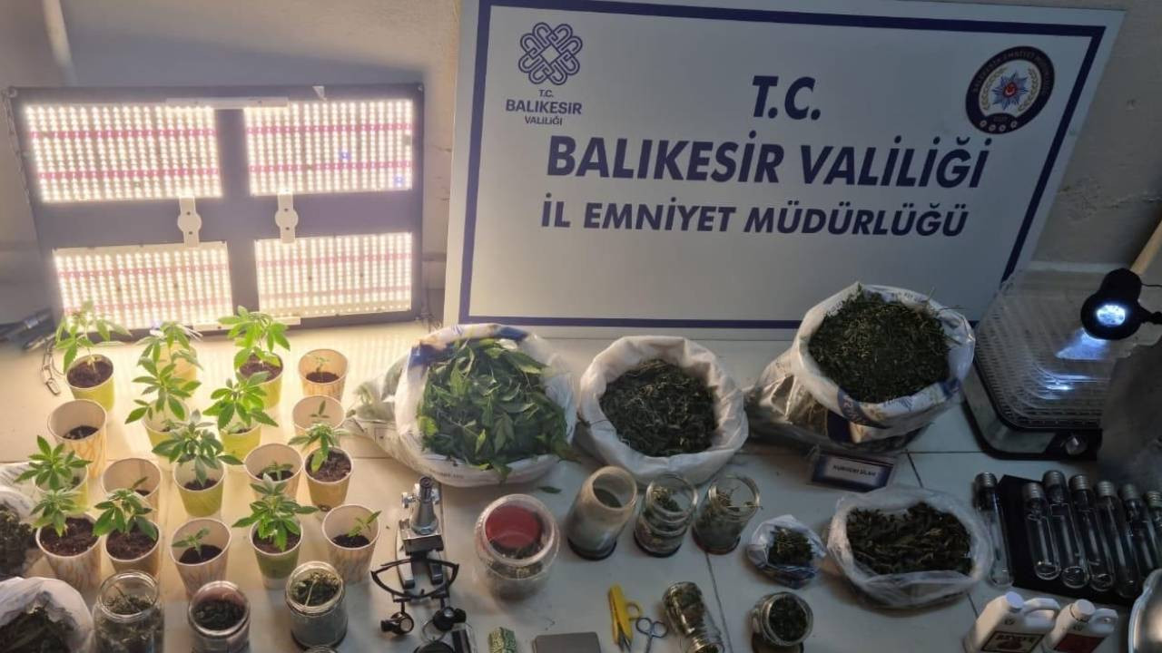 Balıkesir'de uyuşturucu operasyonu: İki kişi yakalandı