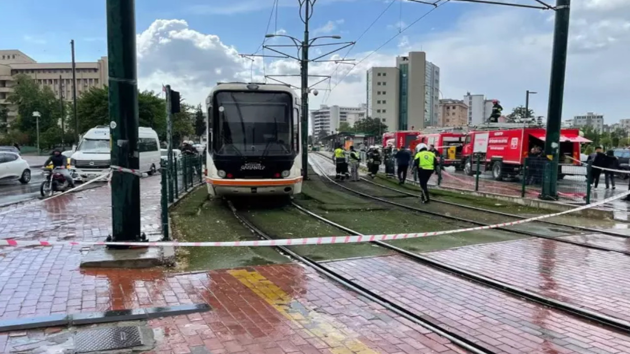 Antep'te tramvaya yıldırım düştü