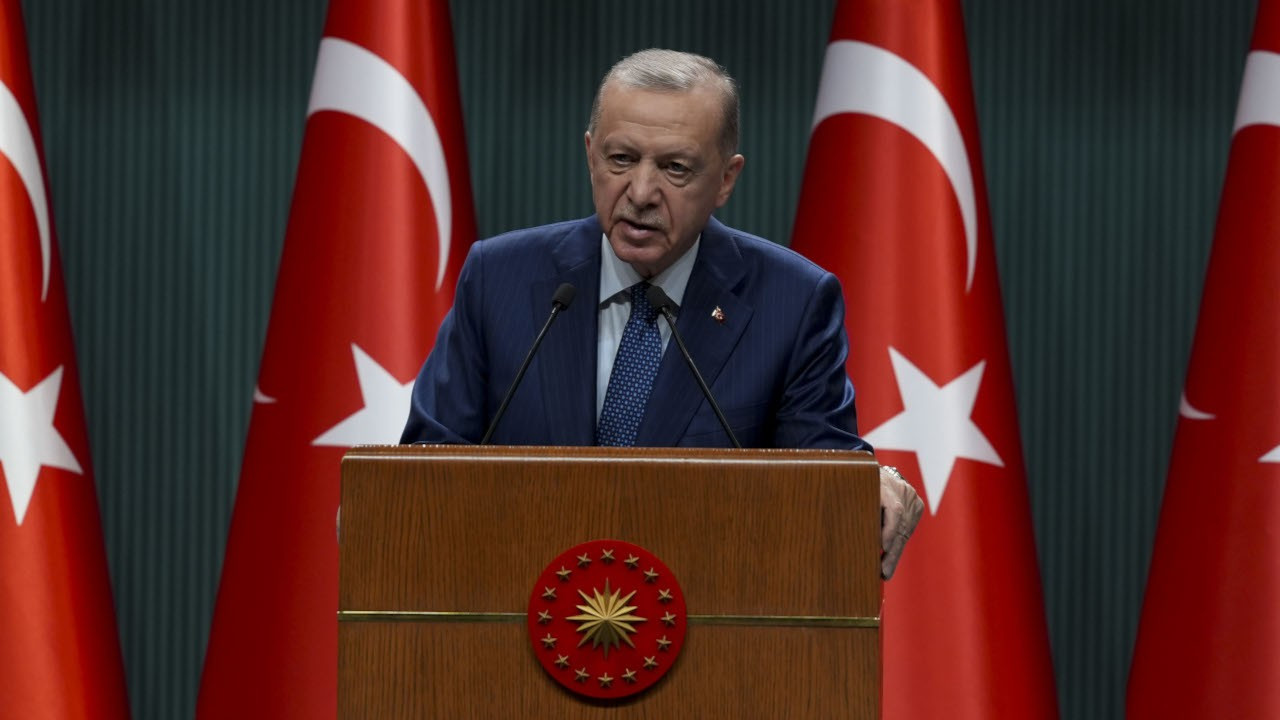 Erdoğan: Devlet kurumlarında yuvalanmalarına izin vermeyeceğiz