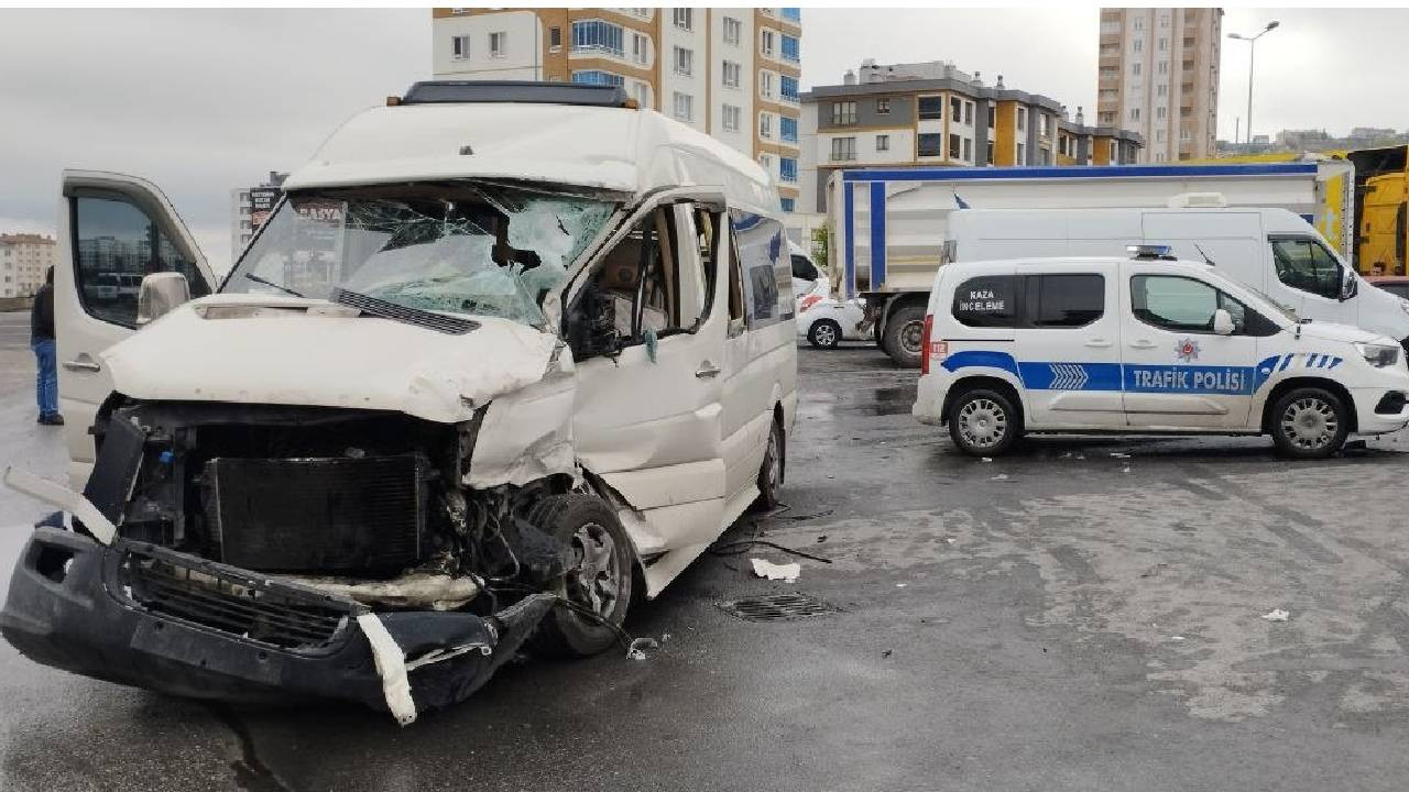 Kayseri'de zincirleme trafik kazası: 6 kişi yaralandı