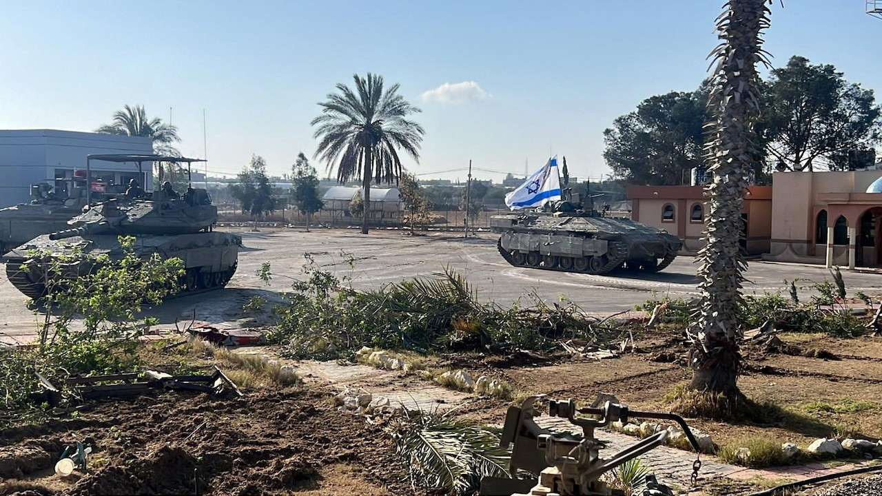 İsrail tankları Refah'ta: Mısır'a açılan sınır kapısı ele geçirildi